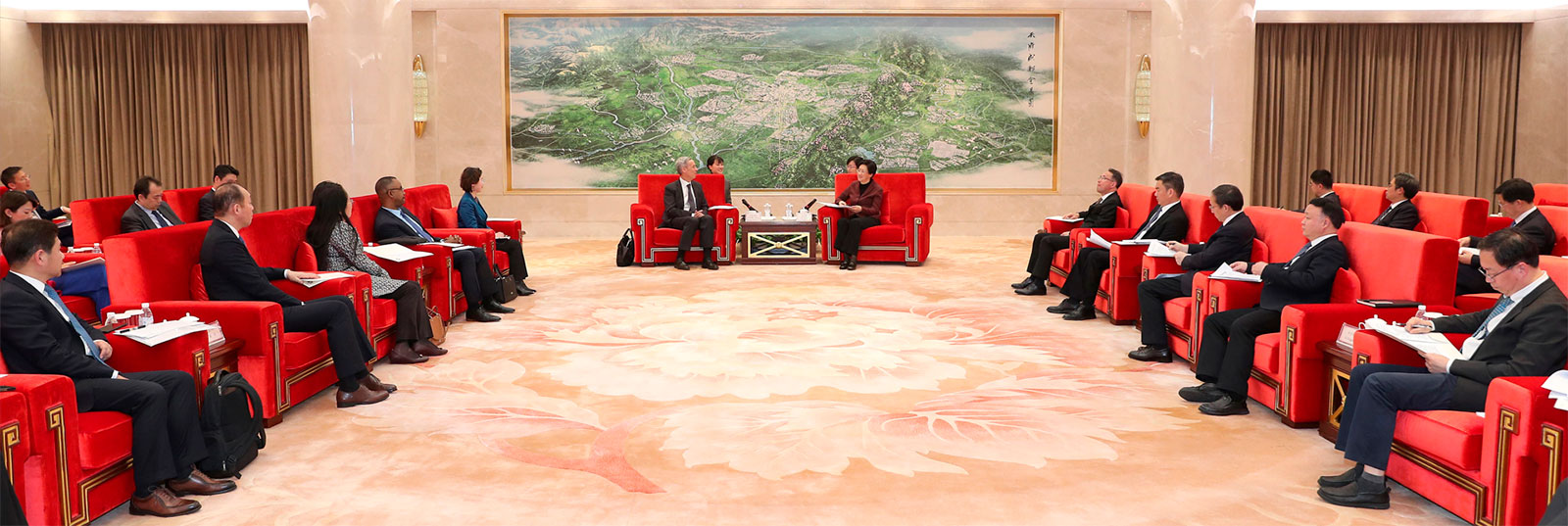 Ms. Shi Xiaolin, Deputy Secretary of the CPC Sichuan Provincial Committee and Secretary of Chengdu Municipality meets with USCBC delegation.